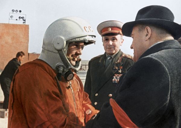 «Занимает особое место в истории человечества»: космонавты — о значении полёта Юрия Гагарина1